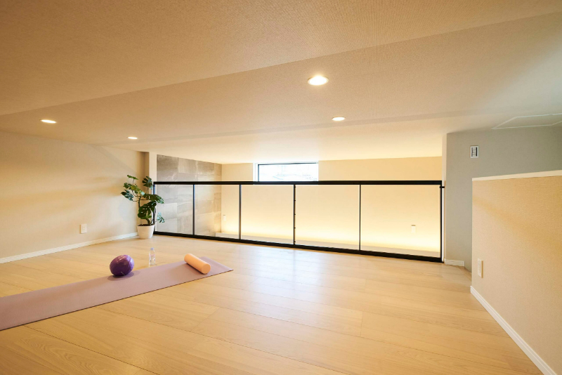 ロフト×鉄骨階段の事例ロフトへとつながる、光を活かすブラック階段